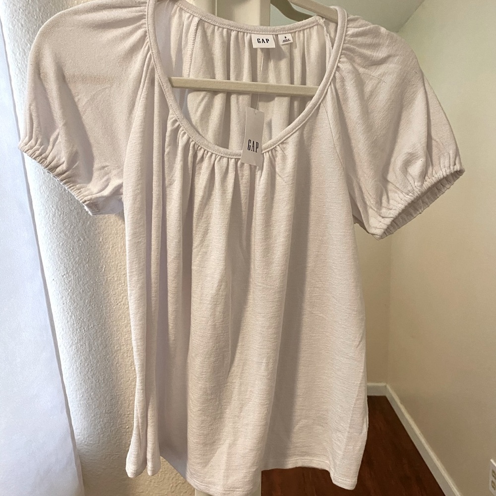 🍓FREE WITH ANY PURCHASE! NWT GAP White Top